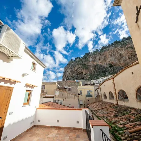 180° View * Cefalu